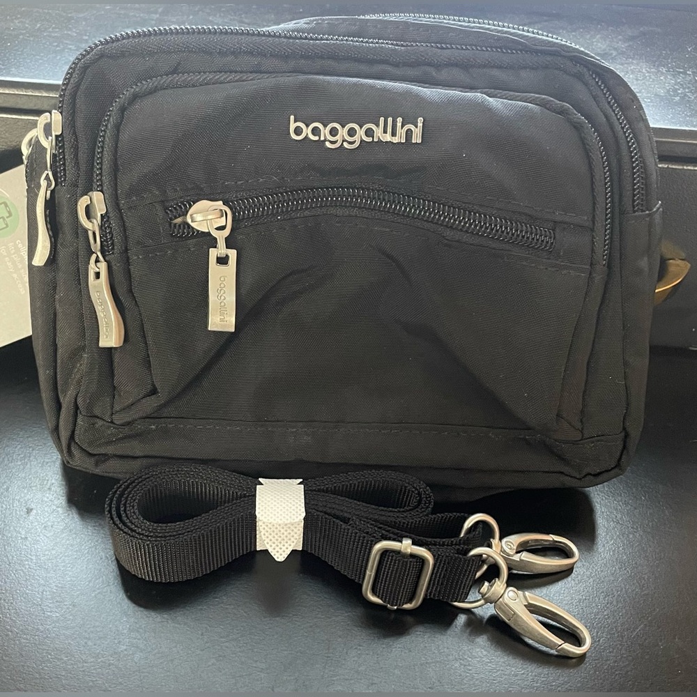 *NWT* Baggallini Triple Zip Small Crossbody Bag or Hip with Front Wallet Black